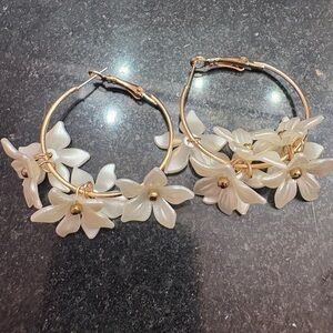 Chic Floral Hoop Earrings in Gold and Cream